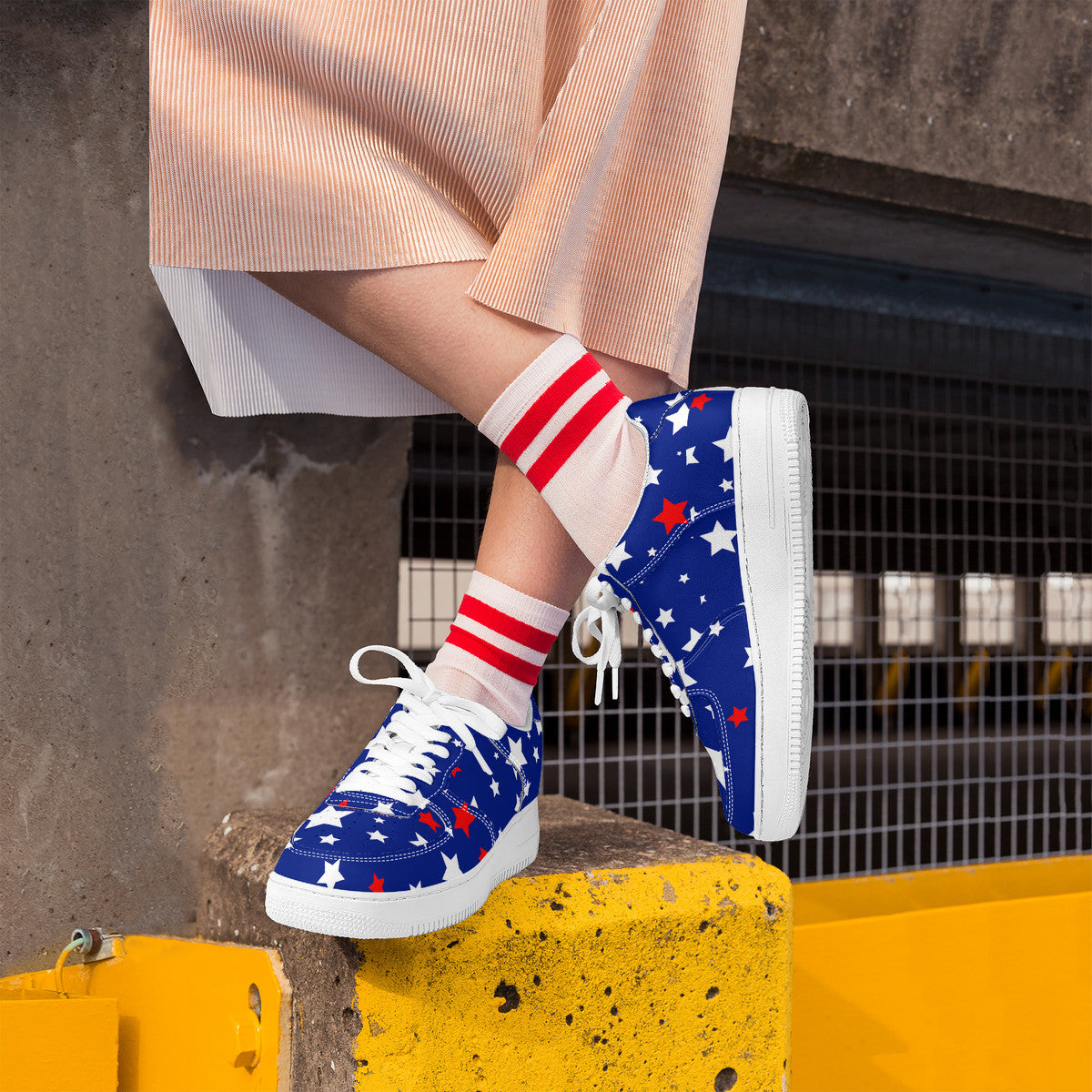 Low Top America Unisex Sneaker